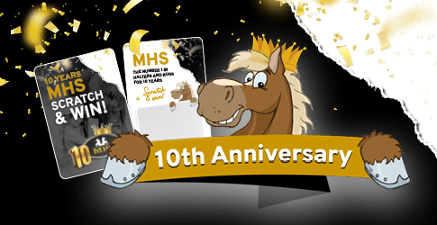 Caballo de dibujos animados con texto 10º aniversario y dos tarjetas de rascar en el fondo.